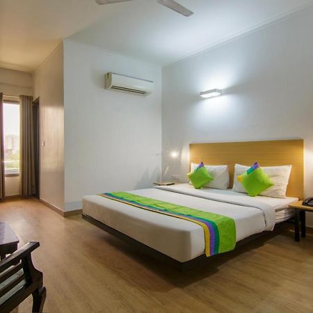 Treebo Noida Express Hotel Exterior photo