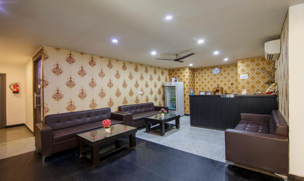 Treebo Noida Express Hotel Exterior photo