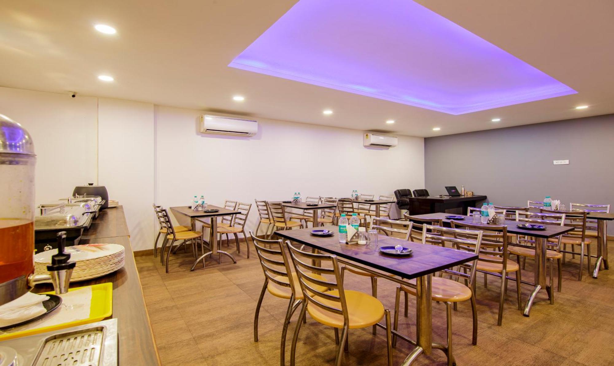 Treebo Noida Express Hotel Exterior photo