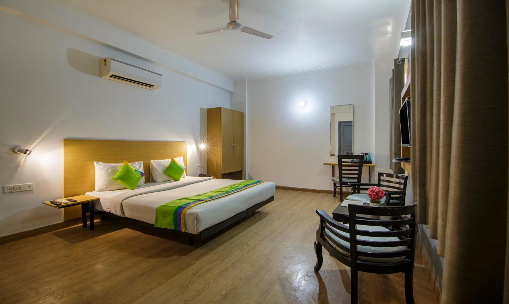Treebo Noida Express Hotel Exterior photo